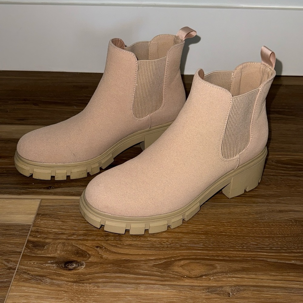Women’s Chelsea boots